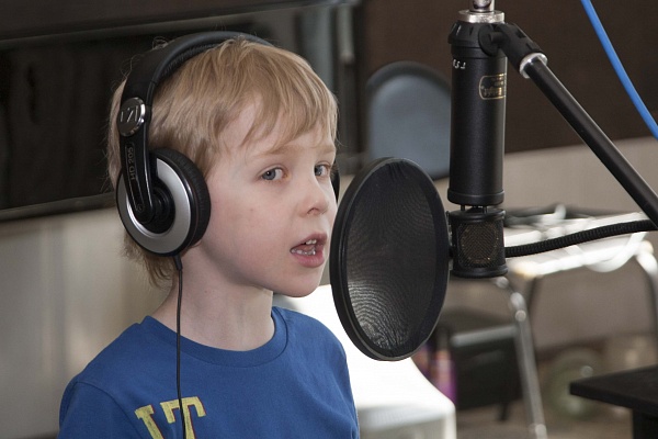 Запись песни в Чебоксарах. Ultra Подарки. Запись песни в студии звукозаписи Чебоксар. Купить сертификат на создание своей песни в студии. Ultra Подарки Сервис UltraPodarki.ru 8 800 505 95 30. Запись песни Чебоксары, запись песни, запись песни в студии Чебоксар, запись песни в студии, сертификат на запись песни в Чебоксарах, сертификат на запись песни, урок вокала Чебоксары, урок вокала, обучение вокалу Чебоксары, обучение вокалу, эстрадный вокал Чебоксары, эстрадный вокал,  создание песни Чебоксары, создание песни