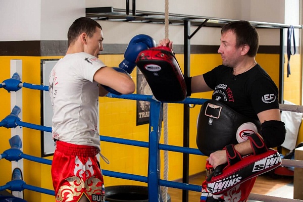 Купить занятие тайским боксом в Чебоксарах. Сервис Ultra Подарки. Хотите взять уроки Муай Тай в клубе тайского бокса? Купите сертификат на занятие тайским боксом в Чебоксарах. Сервис UltraPodarki.ru 8 800 505 95 30. Занятия тайским боксом, тайский бокс индивидуальные занятия, занятия тайским боксом в Чебоксарах, тайский бокс цена, тайский бокс тренировка, тайский бокс клуб, тайский бокс клуб в Чебоксарах, муай тай, уроки муай тай, сертификат на тайский бокс, Муай Тай Чебоксары, Тайский бокс Чебоксары, купить тайский бокс, купить муай тай, купить Тайский бокс Чебоксары