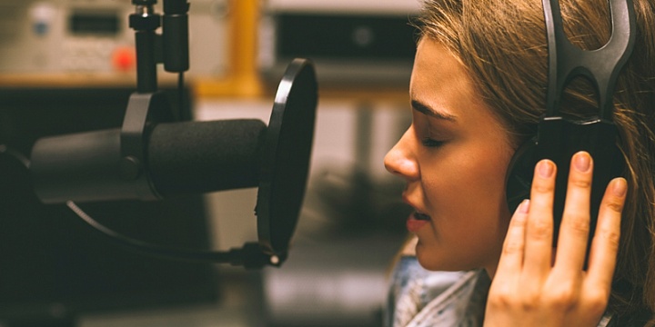 Запись песни в Чебоксарах. Ultra Подарки. Запись песни в студии звукозаписи Чебоксар. Купить сертификат на создание своей песни в студии. Ultra Подарки Сервис UltraPodarki.ru 8 800 505 95 30. Запись песни Чебоксары, запись песни, запись песни в студии Чебоксар, запись песни в студии, сертификат на запись песни в Чебоксарах, сертификат на запись песни, урок вокала Чебоксары, урок вокала, обучение вокалу Чебоксары, обучение вокалу, эстрадный вокал Чебоксары, эстрадный вокал,  создание песни Чебоксары, создание песни