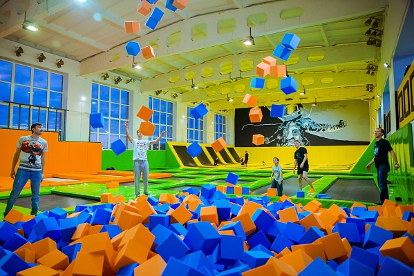 Прыжки в батутном центре в Чебоксарах. Сервис Ultra Подарки. Купить подарочный сертификат на батутный центр. Подарите прыжки на батуте для детей и взрослых в Чебоксарах. Сервис UltraPodarki.ru 8 800 505 95 30. Батутный центр Чебоксары, батутный центр, прыжки на батуте Чебоксары, купить батут Чебоксары, батут, батут Чебоксары