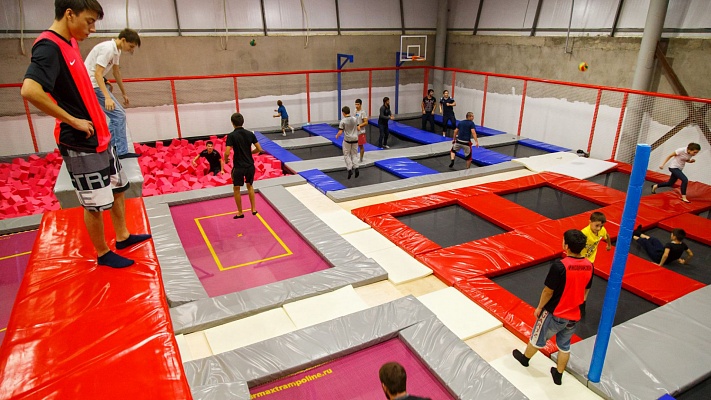 Прыжки в батутном центре в Чебоксарах. Сервис Ultra Подарки. Купить подарочный сертификат на батутный центр. Подарите прыжки на батуте для детей и взрослых в Чебоксарах. Сервис UltraPodarki.ru 8 800 505 95 30. Батутный центр Чебоксары, батутный центр, прыжки на батуте Чебоксары, купить батут Чебоксары, батут, батут Чебоксары