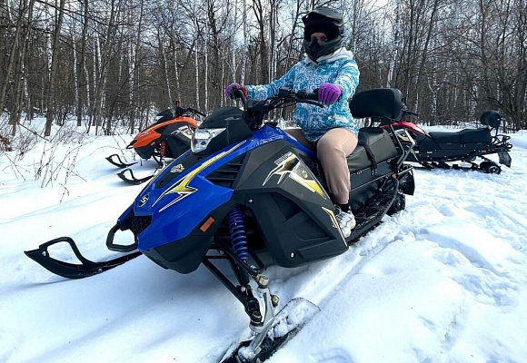 Катание на снегоходах в Чебоксарах в подарок. Сервис Ultra Подарки
. Подарочный сертификат на катание на снегоходах в Чебоксарах с друзьями. Закажите прокат снегоходов в подарок для мужчины по привлекательным ценам. Живописные маршруты для езды на снегоходах это отличная возможность активного отдыха. Сервис UltraPodarki.ru 8 800 505 95 30. катание на снегоходах, подарочный сертификат на катание на снегоходе, прокат снегоходов, прокат снегоходов Чебоксары, катание на снегоходах Чебоксары, езда на снегоходе