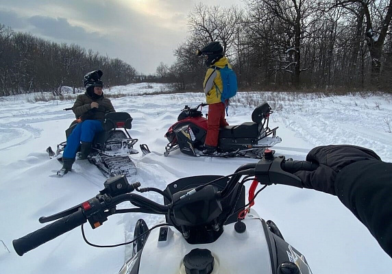 Катание на снегоходах в Чебоксарах в подарок. Сервис Ultra Подарки
. Подарочный сертификат на катание на снегоходах в Чебоксарах с друзьями. Закажите прокат снегоходов в подарок для мужчины по привлекательным ценам. Живописные маршруты для езды на снегоходах это отличная возможность активного отдыха. Сервис UltraPodarki.ru 8 800 505 95 30. катание на снегоходах, подарочный сертификат на катание на снегоходе, прокат снегоходов, прокат снегоходов Чебоксары, катание на снегоходах Чебоксары, езда на снегоходе