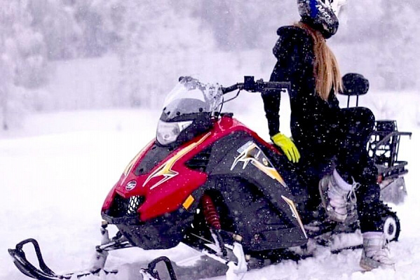 Катание на снегоходах в Чебоксарах в подарок. Сервис Ultra Подарки
. Подарочный сертификат на катание на снегоходах в Чебоксарах с друзьями. Закажите прокат снегоходов в подарок для мужчины по привлекательным ценам. Живописные маршруты для езды на снегоходах это отличная возможность активного отдыха. Сервис UltraPodarki.ru 8 800 505 95 30. катание на снегоходах, подарочный сертификат на катание на снегоходе, прокат снегоходов, прокат снегоходов Чебоксары, катание на снегоходах Чебоксары, езда на снегоходе