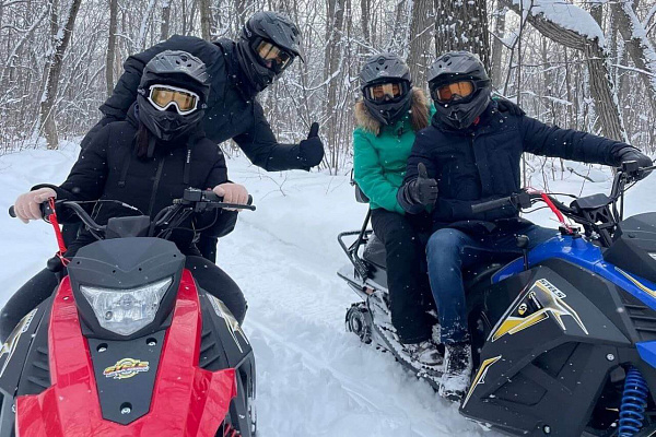 Катание на снегоходах в Чебоксарах в подарок. Сервис Ultra Подарки
. Подарочный сертификат на катание на снегоходах в Чебоксарах с друзьями. Закажите прокат снегоходов в подарок для мужчины по привлекательным ценам. Живописные маршруты для езды на снегоходах это отличная возможность активного отдыха. Сервис UltraPodarki.ru 8 800 505 95 30. катание на снегоходах, подарочный сертификат на катание на снегоходе, прокат снегоходов, прокат снегоходов Чебоксары, катание на снегоходах Чебоксары, езда на снегоходе