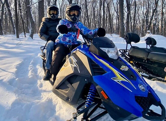 Катание на снегоходах в Чебоксарах в подарок. Сервис Ultra Подарки
. Подарочный сертификат на катание на снегоходах в Чебоксарах с друзьями. Закажите прокат снегоходов в подарок для мужчины по привлекательным ценам. Живописные маршруты для езды на снегоходах это отличная возможность активного отдыха. Сервис UltraPodarki.ru 8 800 505 95 30. катание на снегоходах, подарочный сертификат на катание на снегоходе, прокат снегоходов, прокат снегоходов Чебоксары, катание на снегоходах Чебоксары, езда на снегоходе